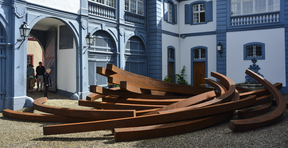 Bernar Venet, "Effondrement:Arcs", 2016